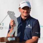 Paul Lawrie con el trofeo de campeón del Open de Andalucía de 2011