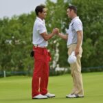 Rafa Cabrera y Martin Kaymer saludándose tras el match. Foto: Volvo in Golf