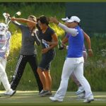 Na Yeon Choi es 'bañada' en el hoyo 18 tras ganar el US Open. Foto: USGA