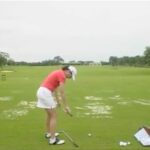 La golfista Lorena Ochoa busca alinearse correctamente