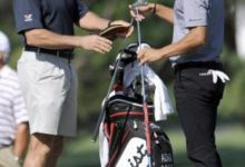 El caddie de Tiger Woods llevará la bolsa de Adam Scott