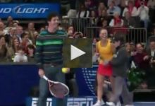 VÍDEO: Rory McIlroy se enfrenta (y gana) a María Sharapova en el Madison Square Garden