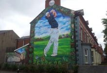 Rory McIlroy, inmortalizado en un gigantesco mural instalado en Belfast