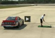 ¿Quién es más rápido: Una bola de golf o un coche?