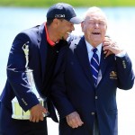 Tiger Woods en su retorno al trono mundial junto a Arnold Palmer Foto vía Twitter