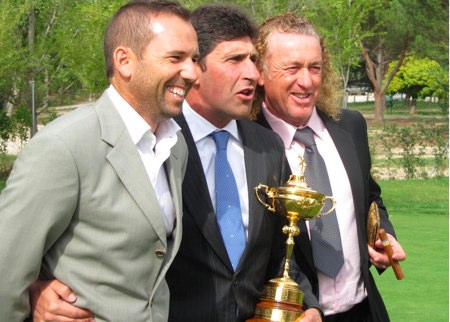 Sergio García, Olazábal y Jimenez, con la Ryder Cup. Foto: OpenGolf