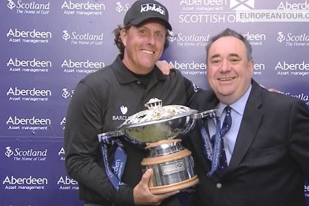 Phil Mickelson, con su trofeo de campeón en Escocia