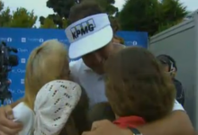 Phil Mickelson y el abrazo de la familia