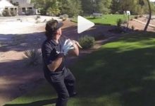 Mickelson: golf con la izquierda, fútbol y ping-pong con la derecha (VIDEO)