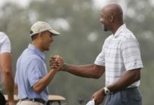 Obama jugó 18 hoyos con el astro NBA, Alonzo Mourning