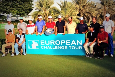 Foto de familia del Top 15 Challenge Tour 2013 con Adrián Otaegui y Nacho Elvira
