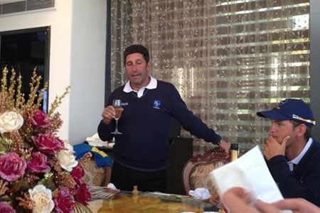 José Mari Olazábal brindando con sus jugadores. Foto: Paul Lawrie vía Twitter