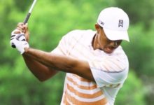 Tiger Woods rozó la perfección ante su público, 62 golpes y liderato