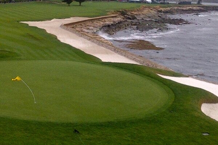 Bandera del18 del Pebble Beach Golf Links Foto Sir Nick Faldo vía Twitter