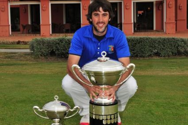 Daniel Berna con el trofeo Copa de SM El Rey 2014