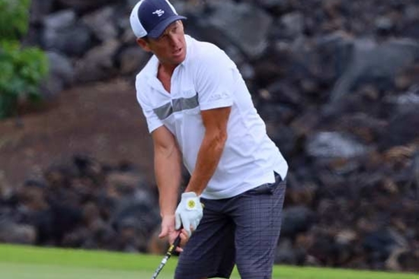 Lance Armstrong jugando al golf
