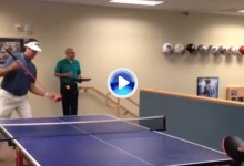 Bubba Watson se relaja jugando al ping-pong… con su Driver