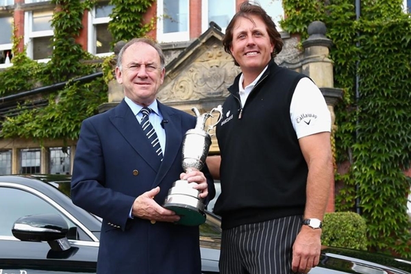 Phil Mickelson cumplió con la tradición: entregó la Claret Jug