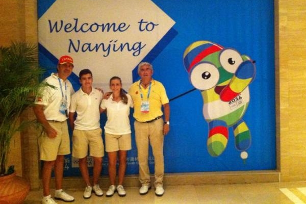Delegación española en Nanjing con Iván Cantero y Celia Barquín. Foto: RFEG