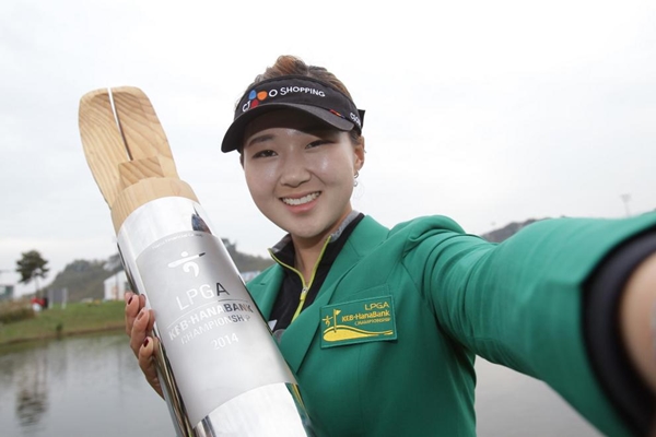 Selfie de Kyu Jung Baek ganadora en el LPGA KEB·HanaBank Championship
