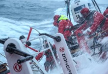 Dongfeng Race Team sufre daños en su cubierta tras romper el cáncamo de reenvío del Código 0
