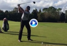 Tiger Woods muestra su nuevo swing en las Redes Sociales (VÍDEO)