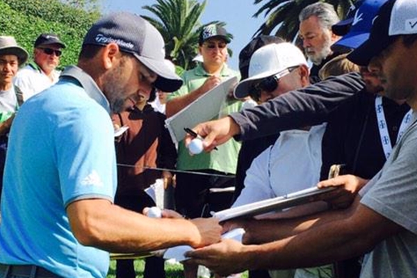 Sergio García firmando autografos en el Riviera CC