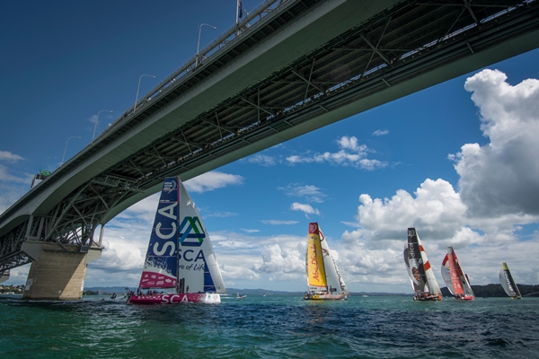 March 12, 2015. Practice Race in Auckland: The fleet under the Harbour Bridge