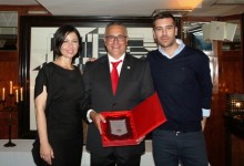 Alberto Iglesias, Director de Font del Llop Golf, recibe el premio al mejor Gerente del año 2014