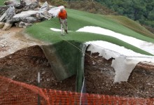 ¡Cuidado con el agujero! Un campo de golf es testigo de la aparición de un socavón de 24 metros