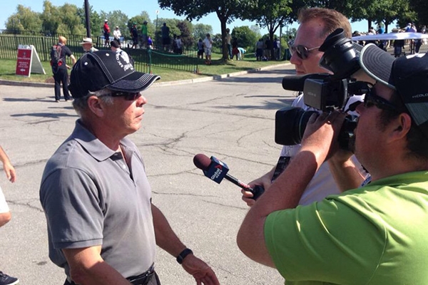 Tom Fraser cogió la bolsa de Allenby en los últimos 9 hoyos. Foto: Global News