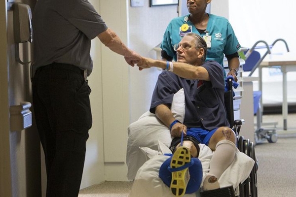 Kevin Reinert en el hospital Foto @LuluDaisy