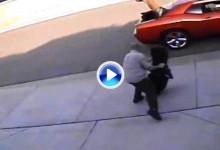 Un ladrón roba unos palos de golf de un garaje… pero se cae de bruces en su corta huida (VÍDEO)