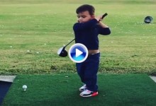 Atención a este pequeño golfista de tan solo dos años y medio y un swing a lo John Daly (VÍDEO)