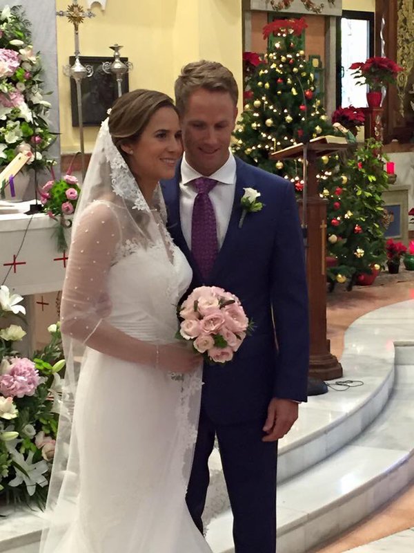 Azahara Muñoz y Tim Vickers el dia de su boda. Foto @merryrevuelta