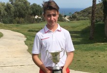 El joven Tomy Artigas no da opción en Bil Bil y se adjudica el Campeonato de España de Pitch & Putt