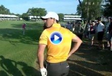 El Golf es duro: El golpe de Rory mereció mejor resultado pero… su bola se fue al agua (VÍDEO)