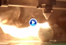Observe qué es lo que sucede cuando se somete a las pelotas de golf a una batalla láser (VÍDEO)