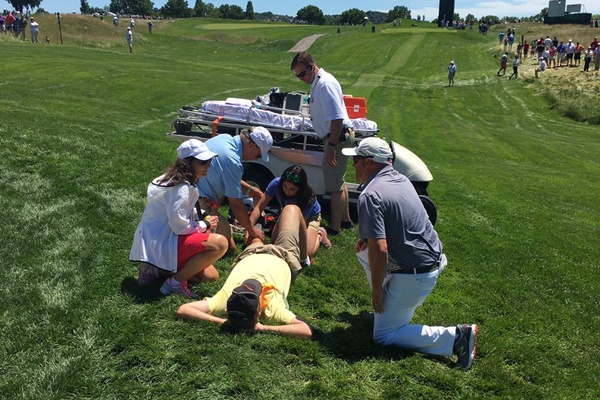 El compañero del golfista estadounidense sufrió la rotura del tobillo izquierdo y se despide de US Open. Foto: @beneverill