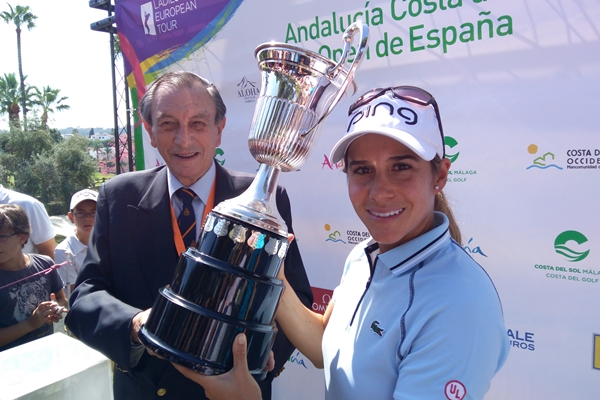 La jugadora malagueña se apoyó en el público para conseguir un triunfo histórico para el golf nacional. Foto: @OpenGolf