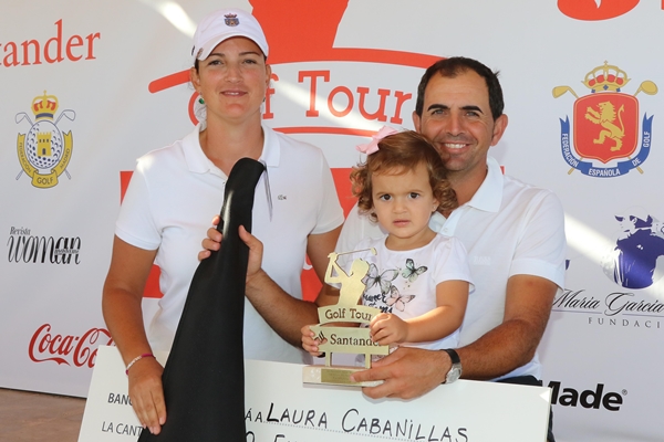 Laura Cabanillas y Manolo Quirós con la hija de ambos. Foto: Fernando Herranz