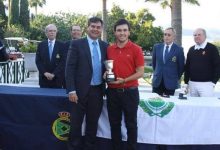 Ángel Hidalgo estrena el 2018 ganando en casa la Copa de Andalucía con cinco golpes de ventaja