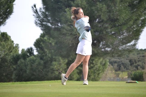 Alejandra Pasarín defiende título en Golf Santander