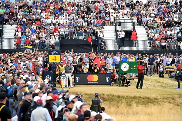 Público en el hoyo 4 de The Open ante la salida de Tiger Woods. Foto: @TheOpen