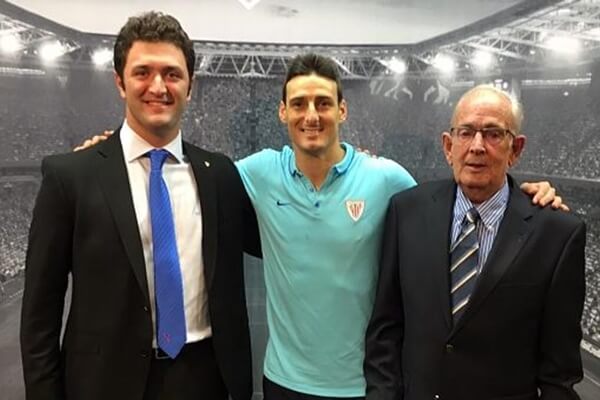 Jon Rahm junto a su aitite Sabin y Aduriz en el palco de San Mamés. Foto: Athletic Club