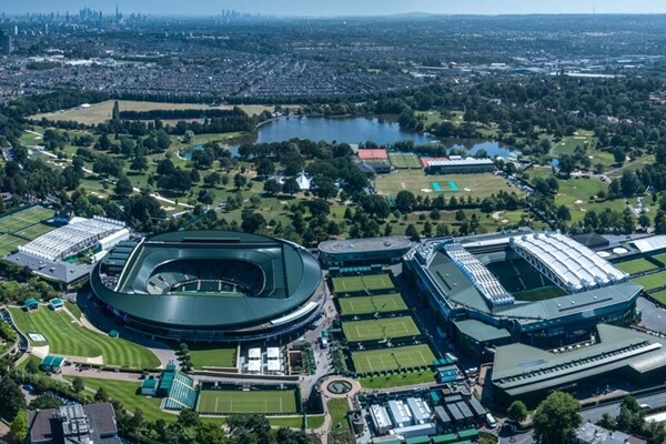 Vista aérea de All England Lawn Tennis Club con el Wimbledon Park Golf Club colindando. Foto @xdigitalmedia_