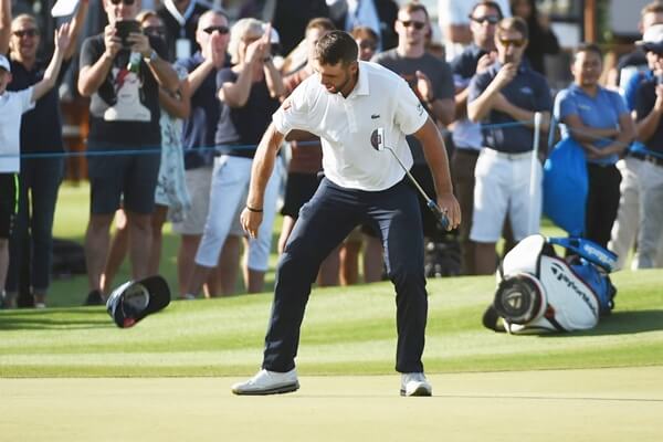 El español celebró por todo lo alto la victoria al lograr el birdie final. Foto: @Challenge_tour