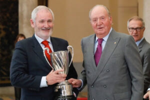 El rey emérito Juan Carlos entregó a Edorta Rahm el premio concedido a su hijo Jon