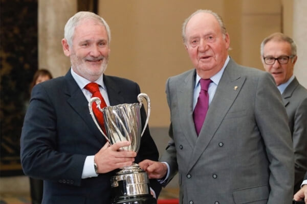 El rey emérito Juan Carlos entregó a Edorta Rahm el premio concedido a su hijo Jon