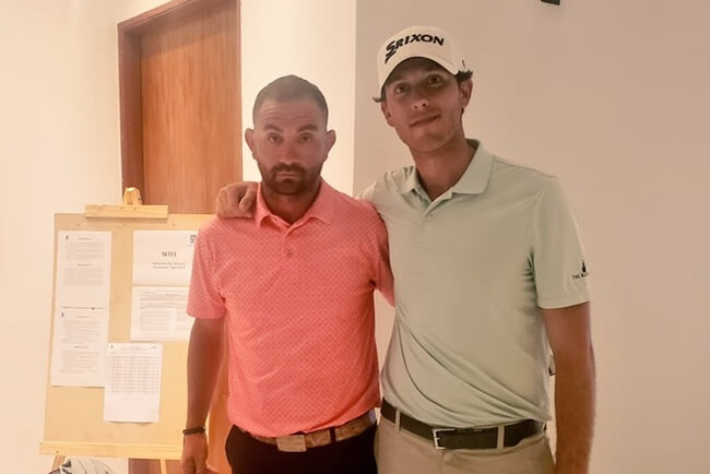 Mario Beltrán con su caddie en Brasil